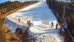 Skiareál Troják - Kamera u nástupu na vlek svah A - 3.3.2026 v 13:50 Skiareál Troják - Kamera u nástupu na vlek svah A - 3.3.2026 v 13:50