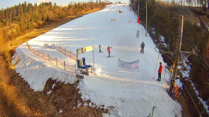 Skiareál Troják - Kamera u nástupu na vlek svah A - 3.3.2026 v 15:35 Skiareál Troják - Kamera u nástupu na vlek svah A - 3.3.2026 v 15:35