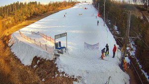 Skiareál Troják - Kamera u nástupu na vlek svah A - 3.3.2026 v 15:40 Skiareál Troják - Kamera u nástupu na vlek svah A - 3.3.2026 v 15:40
