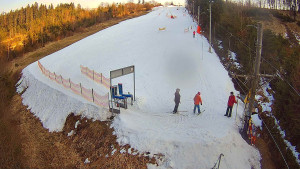 Skiareál Troják - Kamera u nástupu na vlek svah A - 3.3.2026 v 16:25 Skiareál Troják - Kamera u nástupu na vlek svah A - 3.3.2026 v 16:25