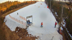 Skiareál Troják - Kamera u nástupu na vlek svah A - 3.3.2026 v 16:40 Skiareál Troják - Kamera u nástupu na vlek svah A - 3.3.2026 v 16:40
