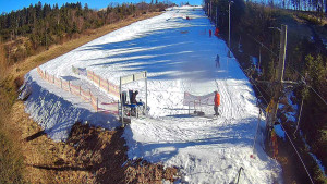Skiareál Troják - Kamera u nástupu na vlek svah A - 5.3.2026 v 14:00 Skiareál Troják - Kamera u nástupu na vlek svah A - 5.3.2026 v 14:00