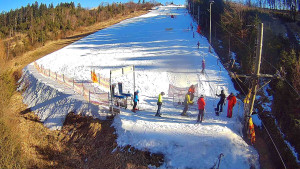Skiareál Troják - Kamera u nástupu na vlek svah A - 5.3.2026 v 15:00 Skiareál Troják - Kamera u nástupu na vlek svah A - 5.3.2026 v 15:00