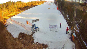 Skiareál Troják - Kamera u nástupu na vlek svah A - 5.3.2026 v 16:00 Skiareál Troják - Kamera u nástupu na vlek svah A - 5.3.2026 v 16:00