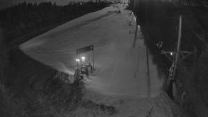 Skiareál Troják - Kamera u nástupu na vlek svah A - 5.3.2026 v 23:00 Skiareál Troják - Kamera u nástupu na vlek svah A - 5.3.2026 v 23:00