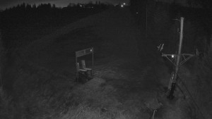 Skiareál Troják - Kamera u nástupu na vlek svah A - 25.3.2026 v 04:25 Skiareál Troják - Kamera u nástupu na vlek svah A - 25.3.2026 v 04:25