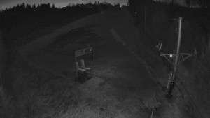 Skiareál Troják - Kamera u nástupu na vlek svah A - 25.3.2026 v 04:35 Skiareál Troják - Kamera u nástupu na vlek svah A - 25.3.2026 v 04:35