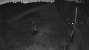 Skiareál Troják - Kamera u nástupu na vlek svah A - 25.3.2026 v 04:40 Skiareál Troják - Kamera u nástupu na vlek svah A - 25.3.2026 v 04:40