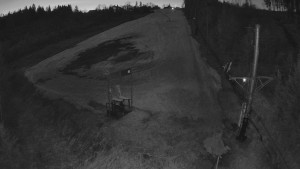 Skiareál Troják - Kamera u nástupu na vlek svah A - 25.3.2026 v 04:45 Skiareál Troják - Kamera u nástupu na vlek svah A - 25.3.2026 v 04:45