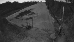 Skiareál Troják - Kamera u nástupu na vlek svah A - 25.3.2026 v 04:50 Skiareál Troják - Kamera u nástupu na vlek svah A - 25.3.2026 v 04:50