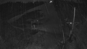 Skiareál Troják - Kamera u nástupu na vlek svah A - 31.3.2026 v 01:15 Skiareál Troják - Kamera u nástupu na vlek svah A - 31.3.2026 v 01:15