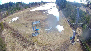 Skiareál Troják - Kamera u nástupu na vlek svah A - 5.4.2026 v 12:55 Skiareál Troják - Kamera u nástupu na vlek svah A - 5.4.2026 v 12:55
