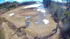 Skiareál Troják - Kamera u nástupu na vlek svah A - 5.4.2026 v 13:10 Skiareál Troják - Kamera u nástupu na vlek svah A - 5.4.2026 v 13:10