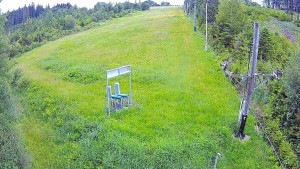 Skiareál Troják - Kamera u nástupu na vlek svah A - 12.6.2026 v 15:40 Skiareál Troják - Kamera u nástupu na vlek svah A - 12.6.2026 v 15:40