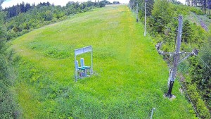 Skiareál Troják - Kamera u nástupu na vlek svah A - 12.6.2026 v 17:25 Skiareál Troják - Kamera u nástupu na vlek svah A - 12.6.2026 v 17:25