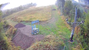 Troják Ski Area - Camera at the lift boarding area, slope A - 10.9.2026 v 07:01 Troják Ski Area - Camera at the lift boarding area, slope A - 10.9.2026 v 07:01