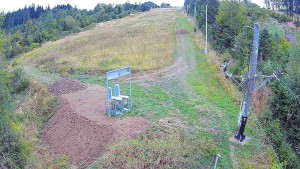 Troják Ski Area - Camera at the lift boarding area, slope A - 10.9.2026 v 15:00 Troják Ski Area - Camera at the lift boarding area, slope A - 10.9.2026 v 15:00