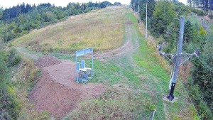 Troják Ski Area - Camera at the lift boarding area, slope A - 10.9.2026 v 16:00 Troják Ski Area - Camera at the lift boarding area, slope A - 10.9.2026 v 16:00