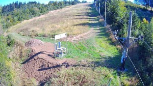 Skigebiet Troják - Kamera am Lift-Einstiegsbereich, Piste A - 15.9.2026 v 14:55 Skigebiet Troják - Kamera am Lift-Einstiegsbereich, Piste A - 15.9.2026 v 14:55