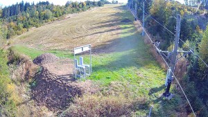 Skiareál Troják - Kamera u nástupu na vlek svah A - 9.10.2026 v 12:55 Skiareál Troják - Kamera u nástupu na vlek svah A - 9.10.2026 v 12:55