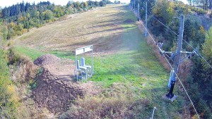 Skiareál Troják - Kamera u nástupu na vlek svah A - 9.10.2026 v 13:20 Skiareál Troják - Kamera u nástupu na vlek svah A - 9.10.2026 v 13:20