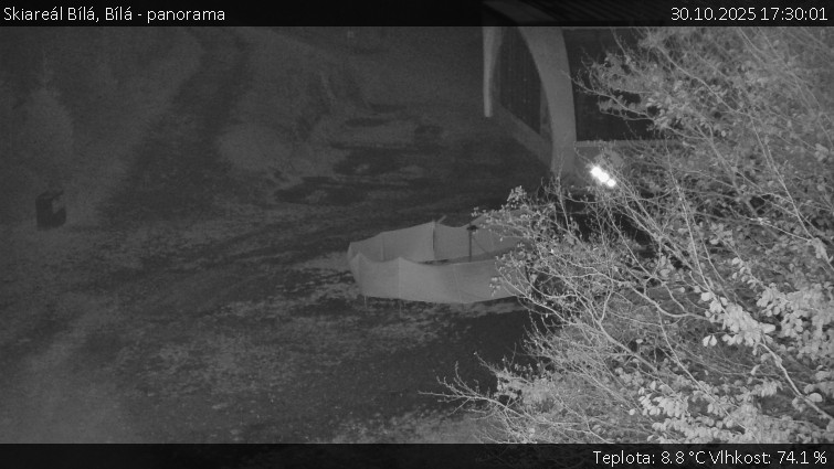Skiareál Bílá - Bílá - panorama - 30.10.2025 v 17:30 Skiareál Bílá - Bílá - panorama - 30.10.2025 v 17:30