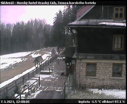 SkiAreál - Horský hotel Vsacký Cáb - Terasa horského hotelu - 7.3.2023 v 12:00