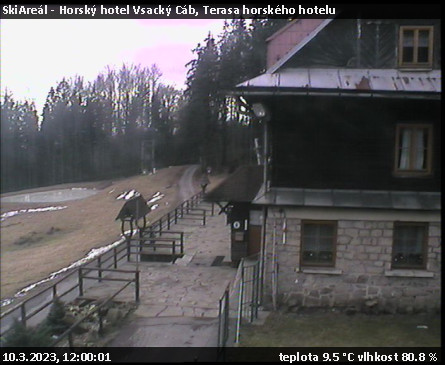 SkiAreál - Horský hotel Vsacký Cáb - Terasa horského hotelu - 10.3.2023 v 12:00