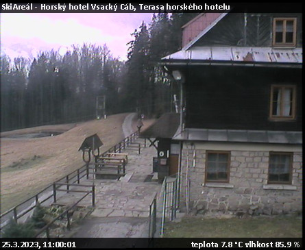 SkiAreál - Horský hotel Vsacký Cáb - Terasa horského hotelu - 25.3.2023 v 11:00
