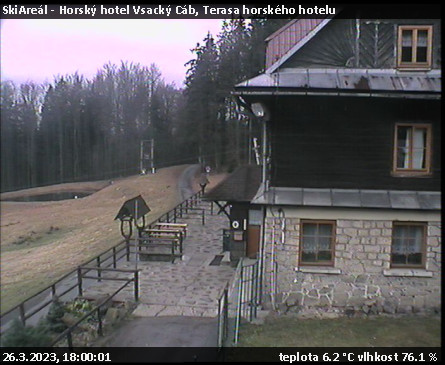 SkiAreál - Horský hotel Vsacký Cáb - Terasa horského hotelu - 26.3.2023 v 18:00
