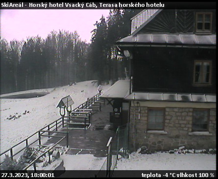 SkiAreál - Horský hotel Vsacký Cáb - Terasa horského hotelu - 27.3.2023 v 18:00