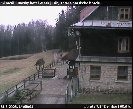 SkiAreál - Horský hotel Vsacký Cáb - Terasa horského hotelu - 31.3.2023 v 14:00