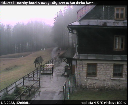 SkiAreál - Horský hotel Vsacký Cáb - Terasa horského hotelu - 1.4.2023 v 12:00