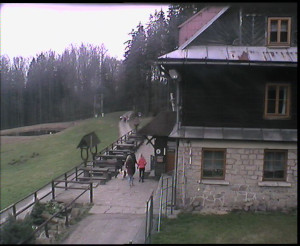 SkiAreál - Horský hotel Vsacký Cáb - Terasa horského hotelu - 28.4.2023 v 17:00
