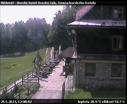 SkiAreál - Horský hotel Vsacký Cáb - Terasa horského hotelu - 29.5.2023 v 12:00