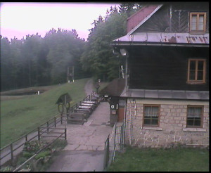 SkiAreál - Horský hotel Vsacký Cáb - Terasa horského hotelu - 7.5.2025 v 07:00 SkiAreál - Horský hotel Vsacký Cáb - Terasa horského hotelu - 7.5.2025 v 07:00