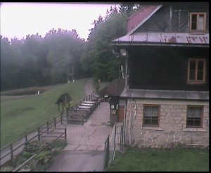 SkiAreál - Horský hotel Vsacký Cáb - Terasa horského hotelu - 7.5.2025 v 08:00 SkiAreál - Horský hotel Vsacký Cáb - Terasa horského hotelu - 7.5.2025 v 08:00