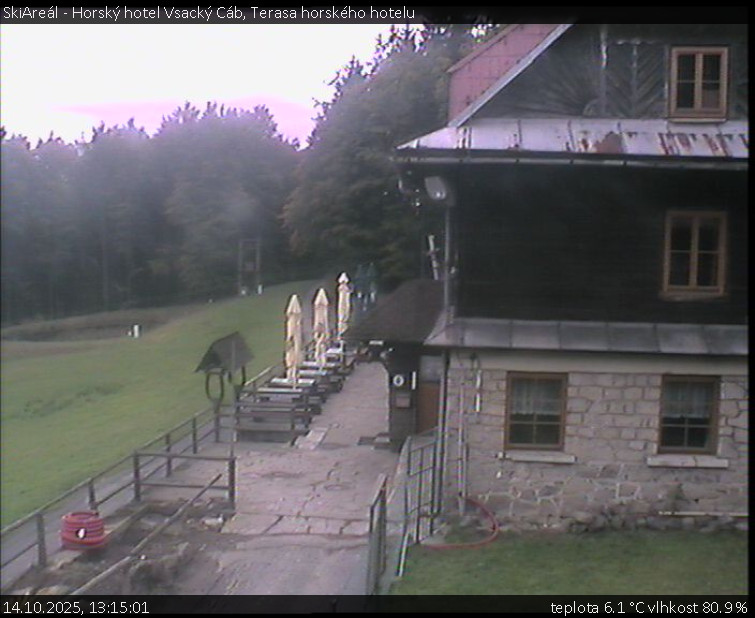 SkiAreál - Horský hotel Vsacký Cáb - Terasa horského hotelu - 14.10.2025 v 13:15 SkiAreál - Horský hotel Vsacký Cáb - Terasa horského hotelu - 14.10.2025 v 13:15