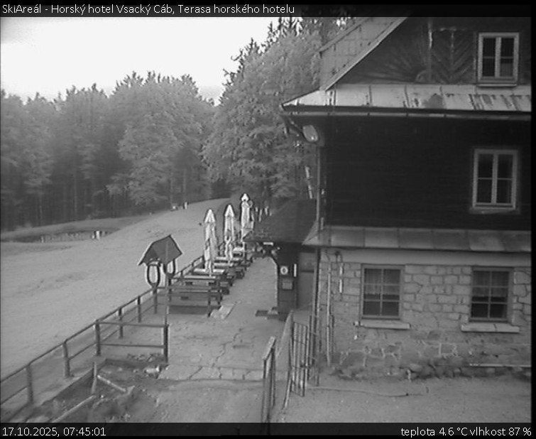 SkiAreál - Horský hotel Vsacký Cáb - Terasa horského hotelu - 17.10.2025 v 07:45 SkiAreál - Horský hotel Vsacký Cáb - Terasa horského hotelu - 17.10.2025 v 07:45