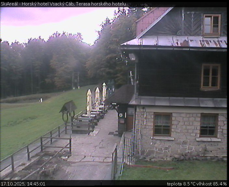 SkiAreál - Horský hotel Vsacký Cáb - Terasa horského hotelu - 17.10.2025 v 14:45 SkiAreál - Horský hotel Vsacký Cáb - Terasa horského hotelu - 17.10.2025 v 14:45