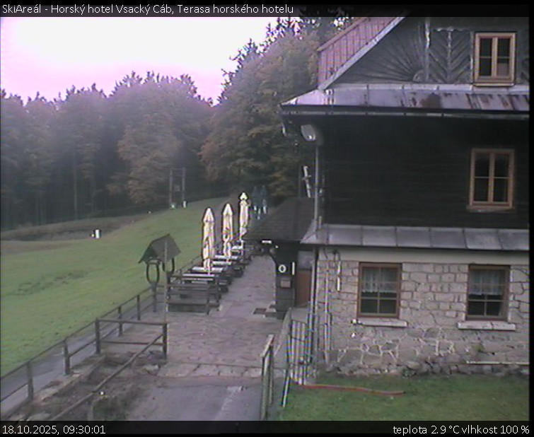 SkiAreál - Horský hotel Vsacký Cáb - Terasa horského hotelu - 18.10.2025 v 09:30 SkiAreál - Horský hotel Vsacký Cáb - Terasa horského hotelu - 18.10.2025 v 09:30