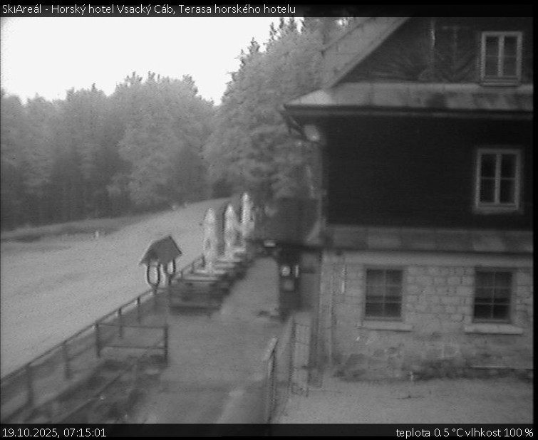 SkiAreál - Horský hotel Vsacký Cáb - Terasa horského hotelu - 19.10.2025 v 07:15 SkiAreál - Horský hotel Vsacký Cáb - Terasa horského hotelu - 19.10.2025 v 07:15