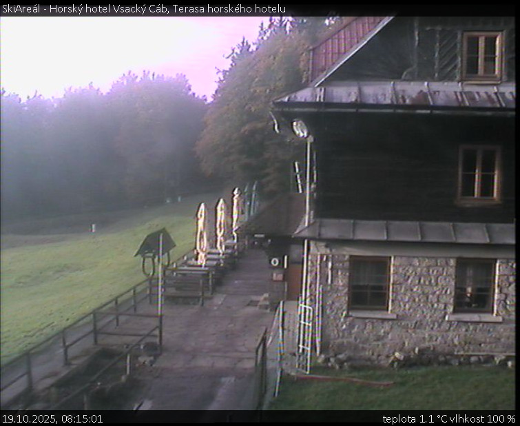 SkiAreál - Horský hotel Vsacký Cáb - Terasa horského hotelu - 19.10.2025 v 08:15 SkiAreál - Horský hotel Vsacký Cáb - Terasa horského hotelu - 19.10.2025 v 08:15