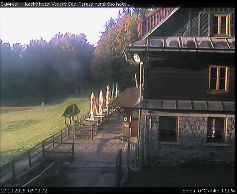SkiAreál - Horský hotel Vsacký Cáb - Terasa horského hotelu - 20.10.2025 v 08:00 SkiAreál - Horský hotel Vsacký Cáb - Terasa horského hotelu - 20.10.2025 v 08:00