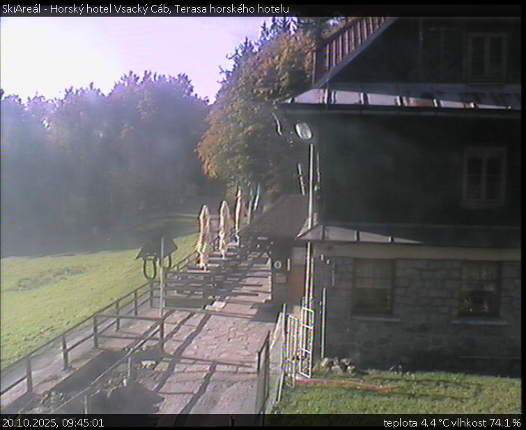 SkiAreál - Horský hotel Vsacký Cáb - Terasa horského hotelu - 20.10.2025 v 09:45 SkiAreál - Horský hotel Vsacký Cáb - Terasa horského hotelu - 20.10.2025 v 09:45