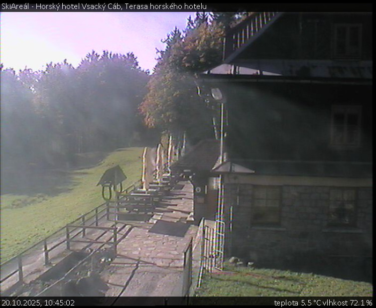 SkiAreál - Horský hotel Vsacký Cáb - Terasa horského hotelu - 20.10.2025 v 10:45 SkiAreál - Horský hotel Vsacký Cáb - Terasa horského hotelu - 20.10.2025 v 10:45