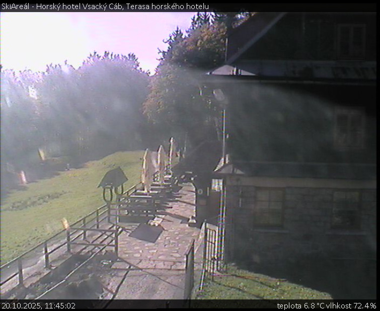 SkiAreál - Horský hotel Vsacký Cáb - Terasa horského hotelu - 20.10.2025 v 11:45 SkiAreál - Horský hotel Vsacký Cáb - Terasa horského hotelu - 20.10.2025 v 11:45