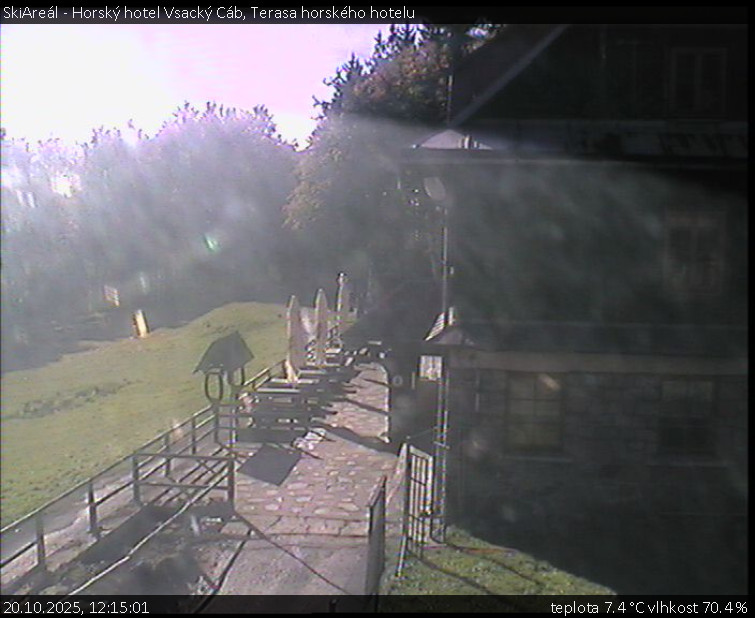 SkiAreál - Horský hotel Vsacký Cáb - Terasa horského hotelu - 20.10.2025 v 12:15 SkiAreál - Horský hotel Vsacký Cáb - Terasa horského hotelu - 20.10.2025 v 12:15