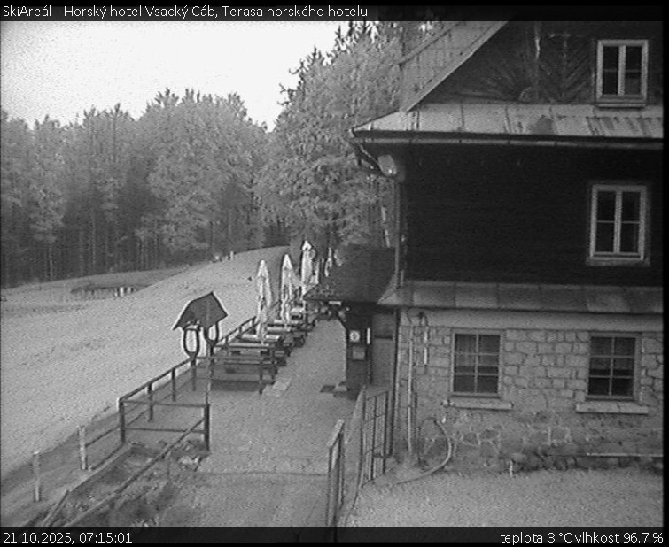 SkiAreál - Horský hotel Vsacký Cáb - Terasa horského hotelu - 21.10.2025 v 07:15 SkiAreál - Horský hotel Vsacký Cáb - Terasa horského hotelu - 21.10.2025 v 07:15