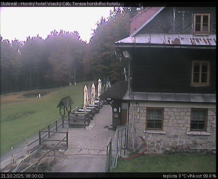 SkiAreál - Horský hotel Vsacký Cáb - Terasa horského hotelu - 21.10.2025 v 08:30 SkiAreál - Horský hotel Vsacký Cáb - Terasa horského hotelu - 21.10.2025 v 08:30